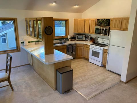 Sunny Vail Mountainside Getaway Amazing Location House in Vail