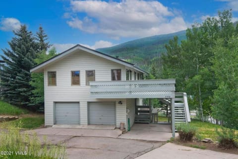 Sunny Vail Mountainside Getaway Amazing Location House in Vail