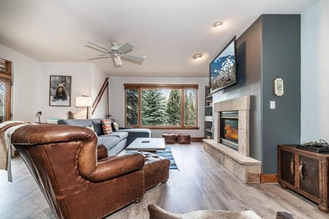 Luxurious Condo Gated Community Pool Hot Tubs House in Edwards