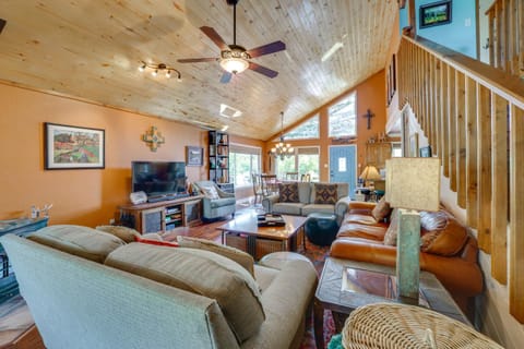 Walk to Main St Mountain Creek Home with GAMEROOM House in Red River