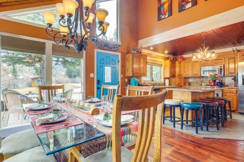 Walk to Main St Mountain Creek Home with GAMEROOM House in Red River