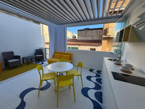 Kitchen or kitchenette, Living room