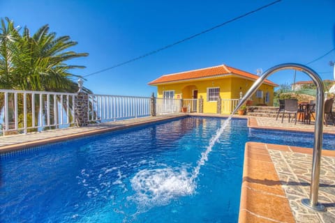 Day, Pool view, Swimming pool, sunbed