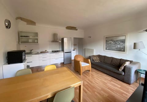 Kitchen or kitchenette, Living room, Dining area, oven, stove