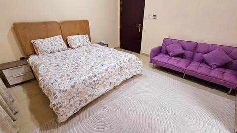 Elegant Private Rooms in a Penthouse with Free Parking Vacation rental in Al Sharjah
