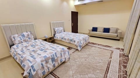 Elegant Private Rooms in a Penthouse with Free Parking Vacation rental in Al Sharjah