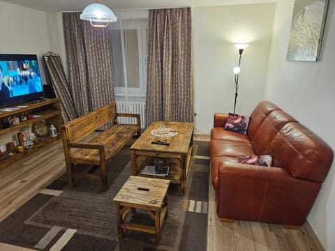 Communal lounge/ TV room, TV and multimedia, Living room, Seating area