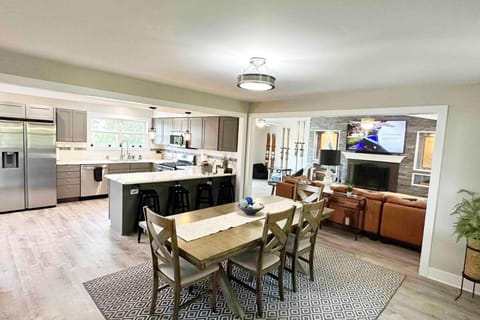 EnglishPrairieBnB - 8 Bedrooms - 4 Bathrooms House in Twin Lakes