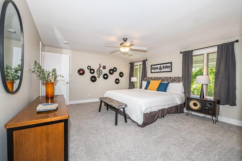 EnglishPrairieBnB - 8 Bedrooms - 4 Bathrooms House in Twin Lakes