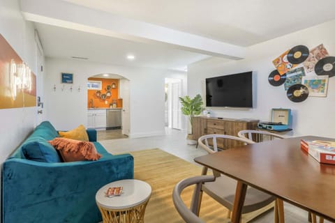 Skyline Estate Hot Tub Spacious Yard & Views House in Colorado Springs