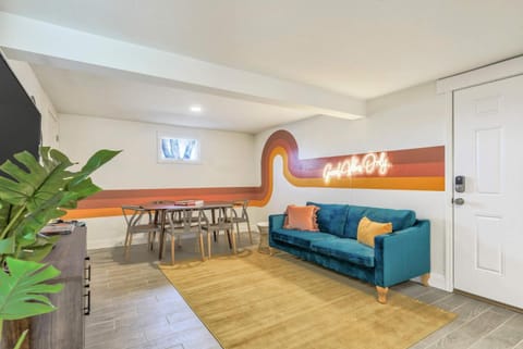 Skyline Estate Hot Tub Spacious Yard & Views House in Colorado Springs