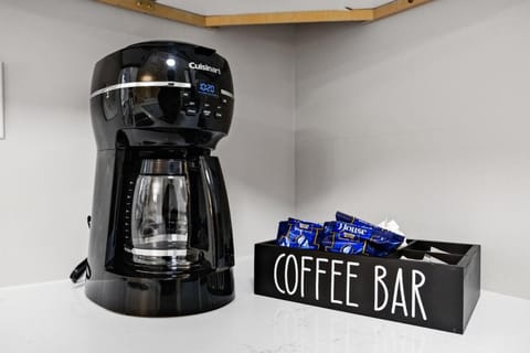 Sleek 3 BR home with self check in Private! House in Stockbridge