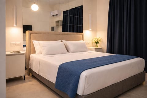 Balcony/Terrace, Photo of the whole room, Bedroom, air conditioner