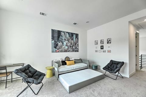 Bed, Living room, Seating area