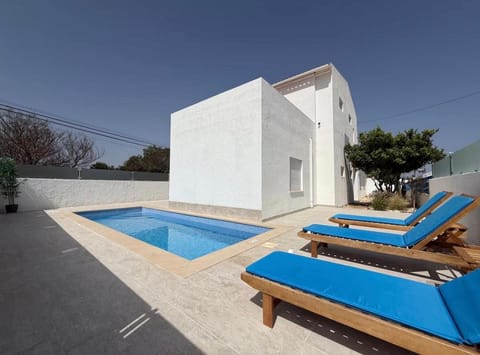 Pool view, Swimming pool, sunbed