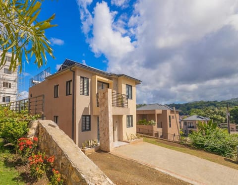 Property building, Day, Natural landscape, Mountain view