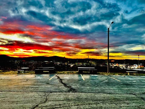 Hometown INN Motel in Berea