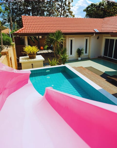 Property building, Pool view, Swimming pool, Swimming pool, sunbed