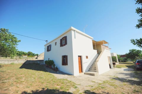 Facade/entrance, Off site