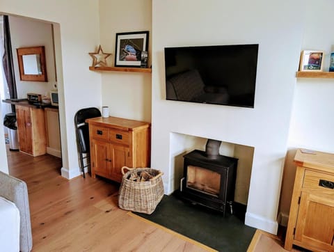 Brynmyrddin family studio Apartment in Wales