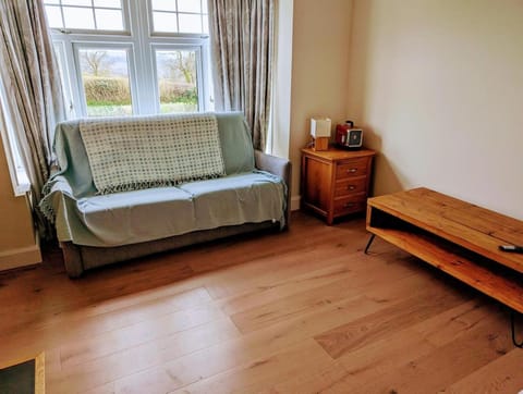 Brynmyrddin family studio Apartment in Wales