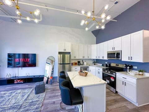 TV and multimedia, Kitchen or kitchenette, Living room, Seating area, Dining area, dishwasher, fireplace, minibar, oven, stove, toaster