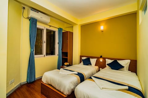 Bed, Photo of the whole room, Bedroom, air conditioner