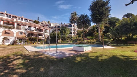 Property building, Garden, Swimming pool