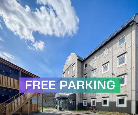 Property building, Facade/entrance, Street view, Parking