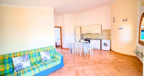 Kitchen or kitchenette, Living room, Seating area, Dining area, dishwasher