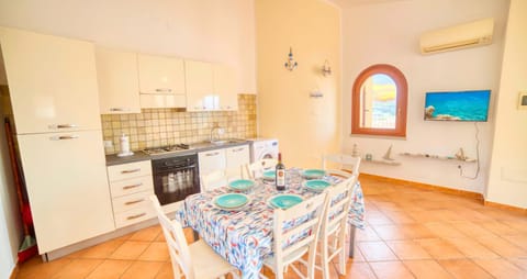 Kitchen or kitchenette, Dining area, dishwasher, oven, pet friendly, stove