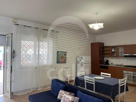 Kitchen or kitchenette, Living room, Dining area, oven, pet friendly, stove