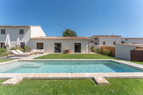 Property building, Pool view, Swimming pool