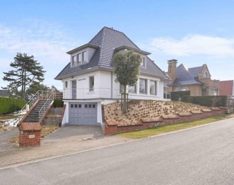 Property building, Day, Neighbourhood, Street view