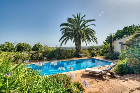 Garden view, Pool view, Swimming pool, sunbed