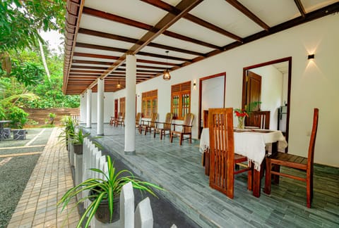Patio, Restaurant/places to eat, Day, View (from property/room), Seating area, Dining area