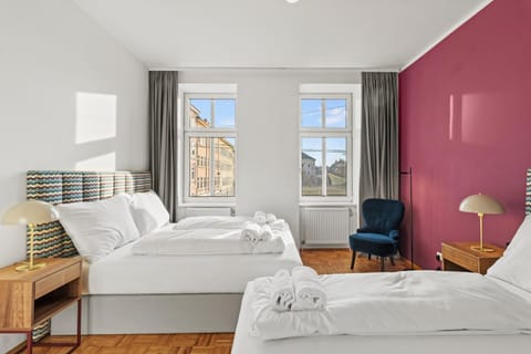 Bed, Photo of the whole room, Seating area, Bedroom, towels