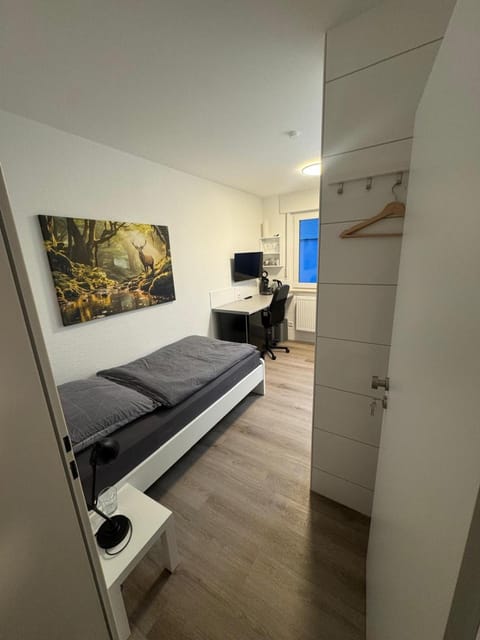 Bed, Photo of the whole room, hair dresser