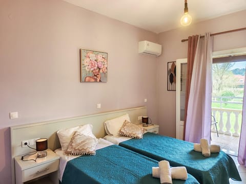 Bedroom, air conditioner