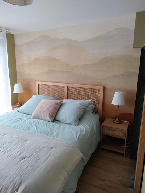 Bed, Photo of the whole room, Bedroom