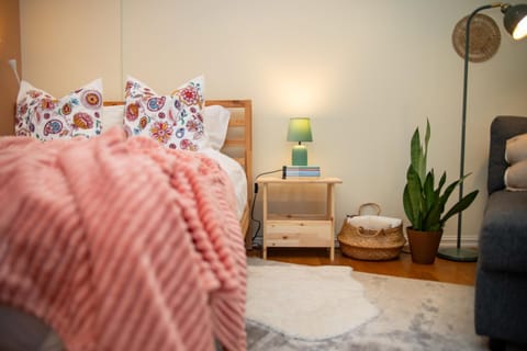 Bed, Living room, Photo of the whole room, Seating area, Bedroom