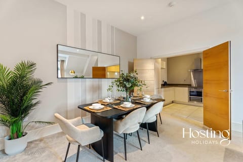 Kitchen or kitchenette, Dining area, oven, stove