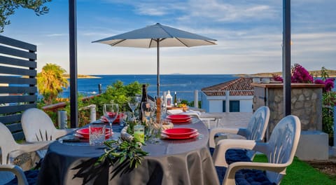 Patio, Natural landscape, View (from property/room), Balcony/Terrace, Seating area, Sea view