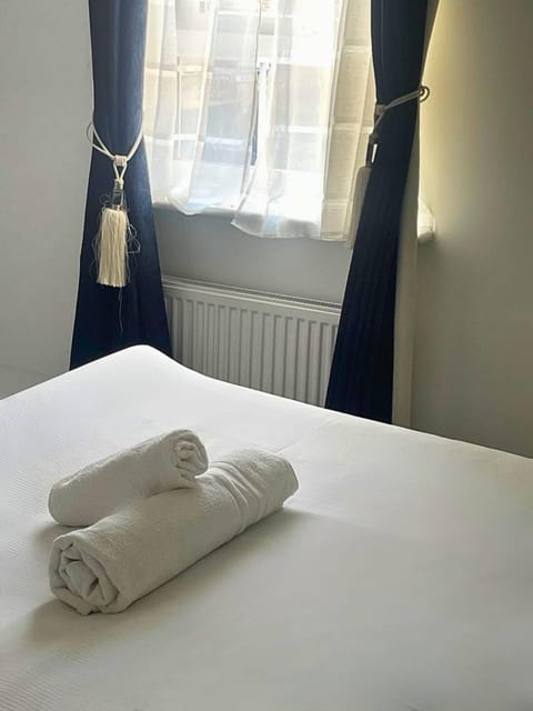 Luxury Home -Private Rooms- 3 mins from Alexandra Hospital, Redditch Vacation rental in Wychavon District