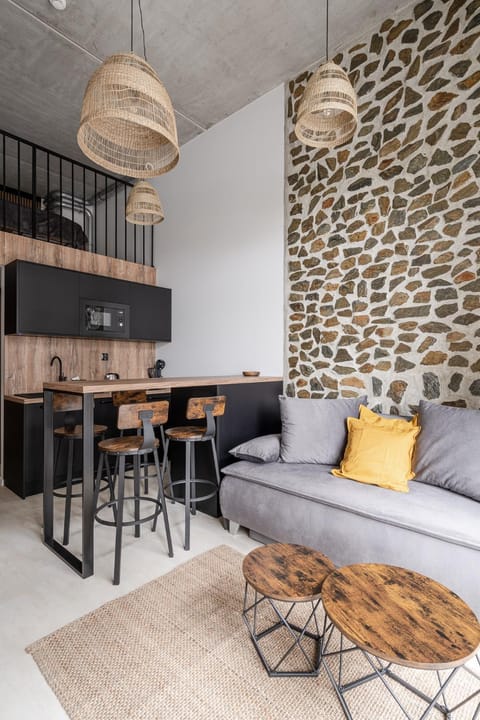 Coffee/tea facilities, Kitchen or kitchenette, Living room, Seating area, Dining area