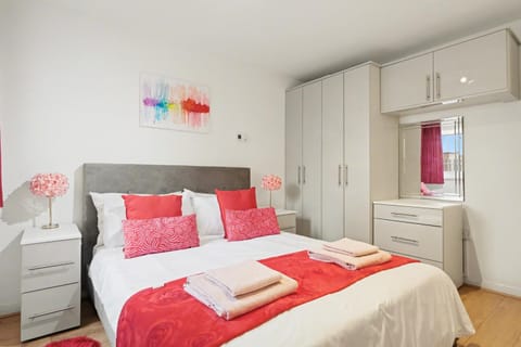 Bed, Bedroom, Location, flat iron, internet, wardrobe