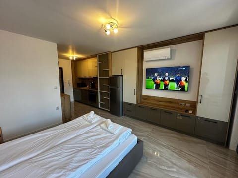 Communal lounge/ TV room, Bed, Bedroom