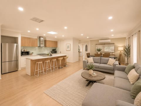 Living room, Dining area