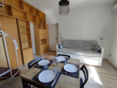 Bed, Living room