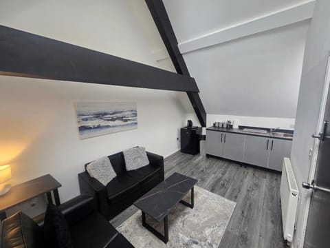 Kitchen or kitchenette, Seating area